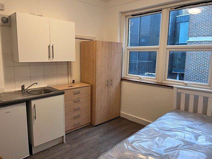 Studio To Rent In Ballards Lane, Finchley Central, N3
