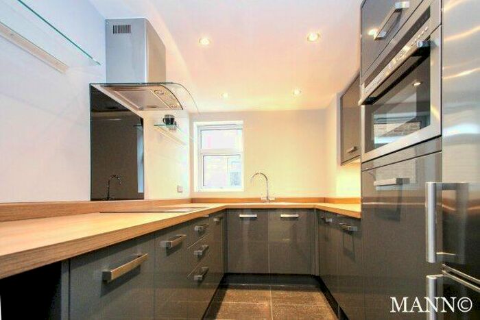 1 Bedroom Flat To Rent In Elsa Court, Beckenham, BR3