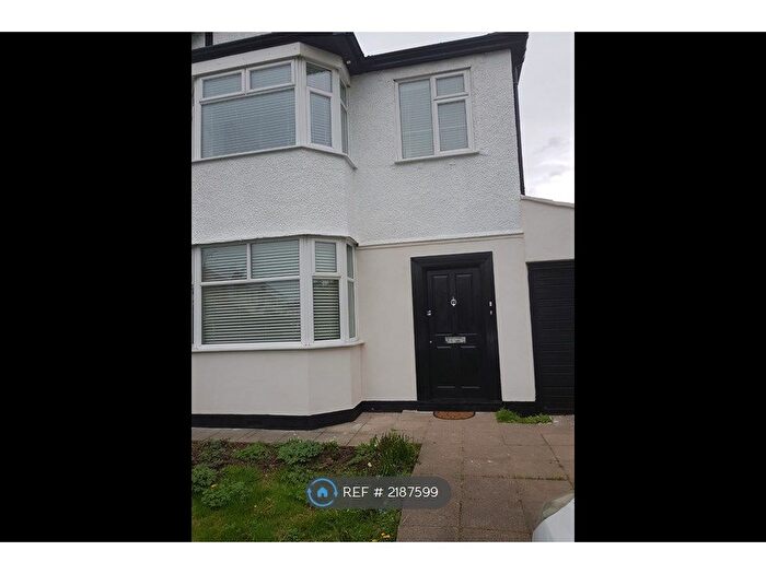 2 Bedroom Flat To Rent In Willow Road, Enfield, EN1