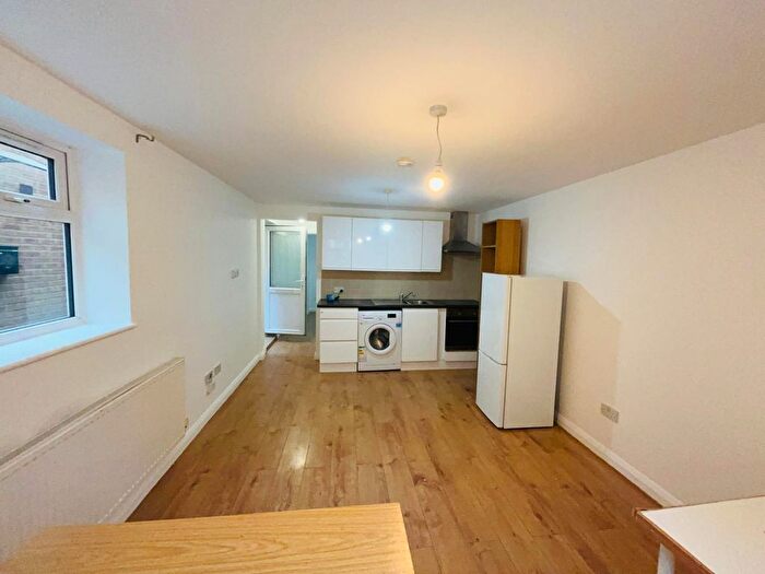 1 Bedroom Flat To Rent In London, N15