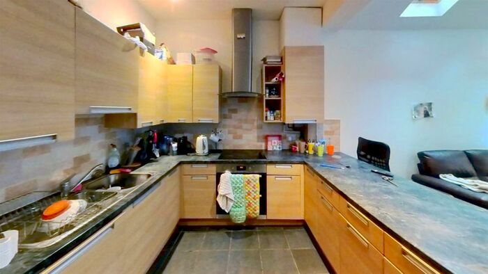 6 Bedroom House To Rent In Tiverton Road, Birmingham, B29