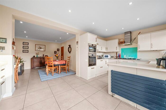 3 Bedroom Detached House For Sale In School Lane, Addlestone, KT15