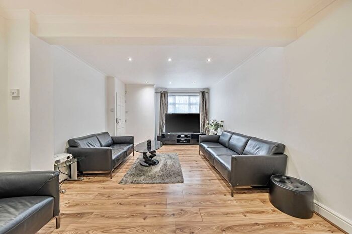 4 Bedroom Semi-detached House For Sale In Windsor Road, Harrow Weald, Harrow, HA3