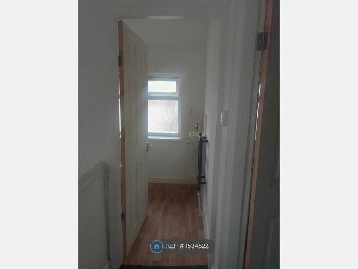 4 Bedroom Semi-Detached House To Rent In Headley Way, Yes, OX3