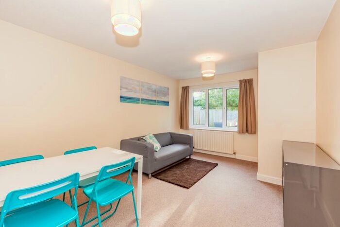 2 Bedroom Apartment To Rent In Collinwood Close, Risinghurst, OX3