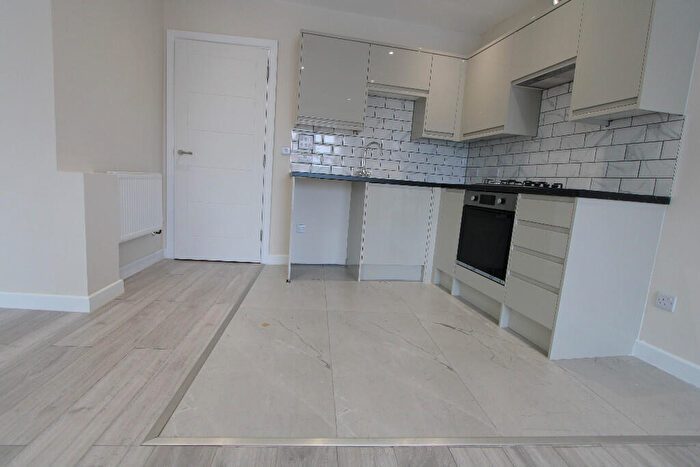1 Bedroom Flat To Rent In London Road, Mitcham, Greater London, CR4