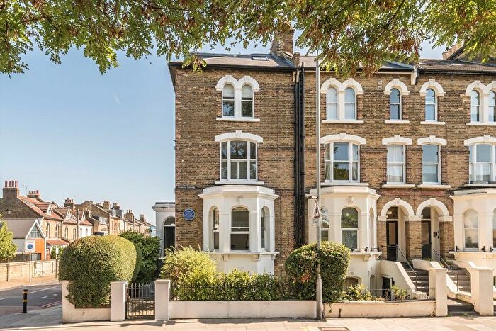 3 Bedroom Flat For Sale In Trinity Road, Wandsworth, SW17
