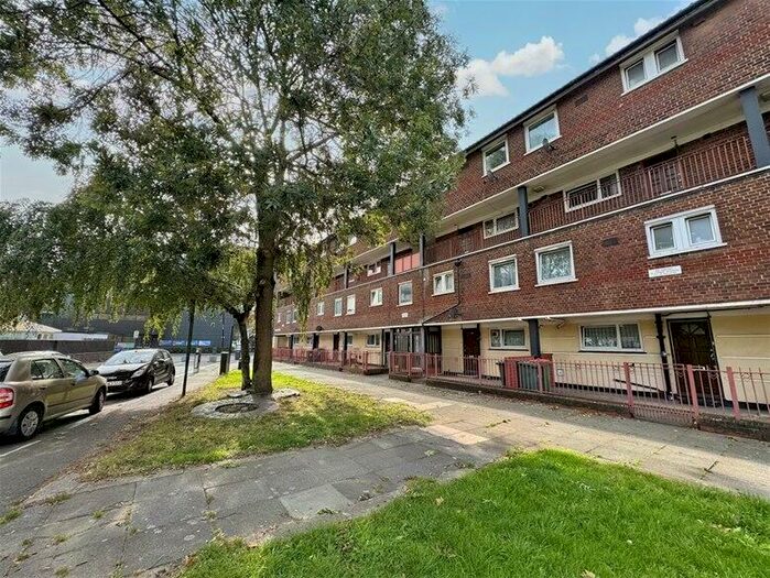 3 Bedroom Flat To Rent In Grove Crescent Road, Stratford, E15