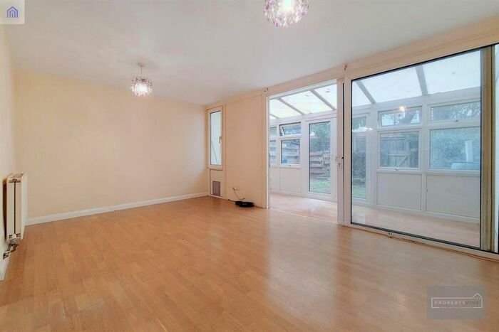 2 Bedroom Terraced House To Rent In Chalvey Park, Slough, SL1