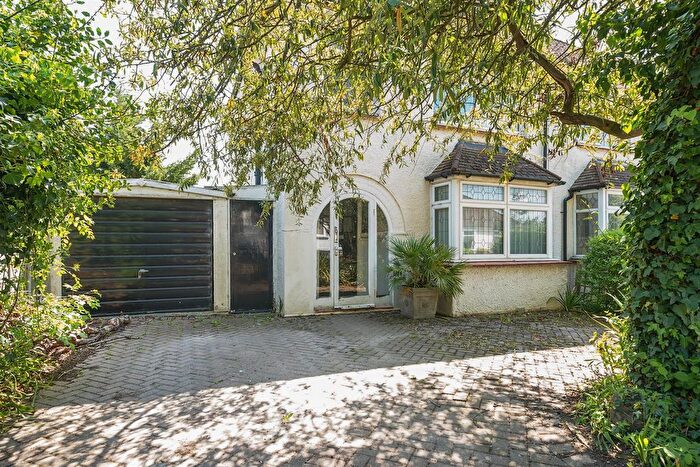 3 Bedroom Semi-Detached House For Sale In Shenley Grove, Sandling, Maidstone, ME14