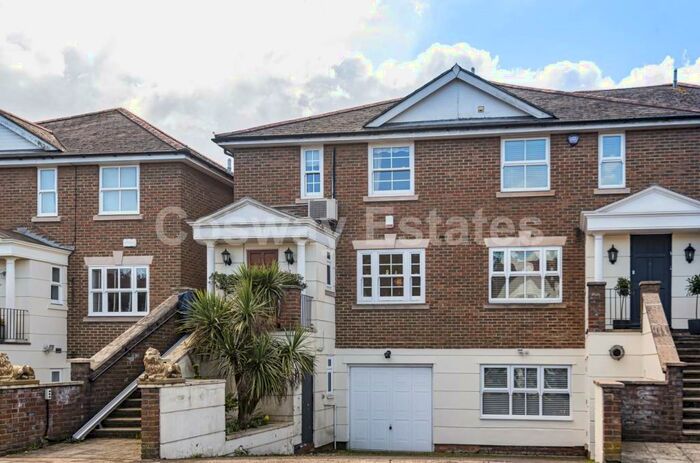 4 Bedroom Town House To Rent In Newcombe Park, Mill Hill, NW7
