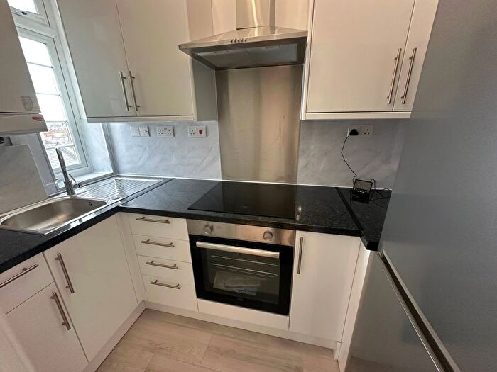 2 Bedroom Flat To Rent In Flat, Acton House, Horn Lane, London, W3
