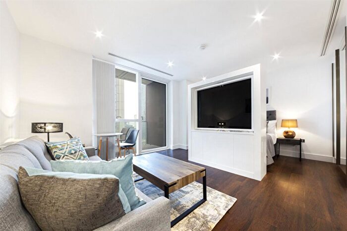 Apartment To Rent In Maine Tower, Harbour Way, London, E14