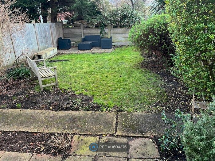 2 Bedroom Flat To Rent In New Road, Kingston Upon Thames, KT2