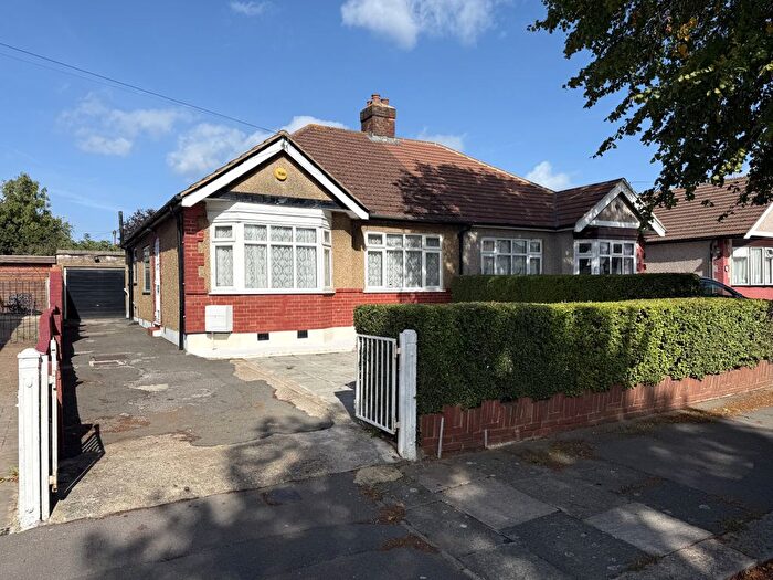 3 Bedroom Semi Detached Bungalow For Sale In Dukes Avenue, Northolt, UB5