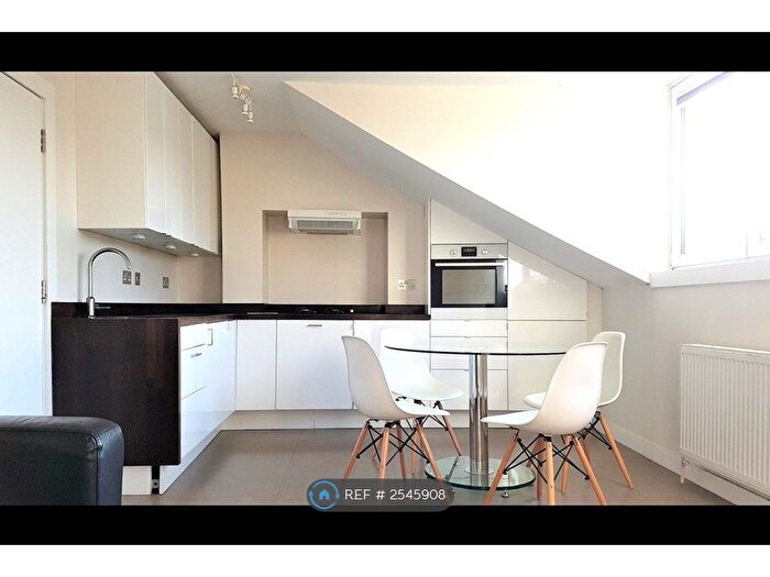 2 Bedroom Flat To Rent In Brailsford Road, London, SW2