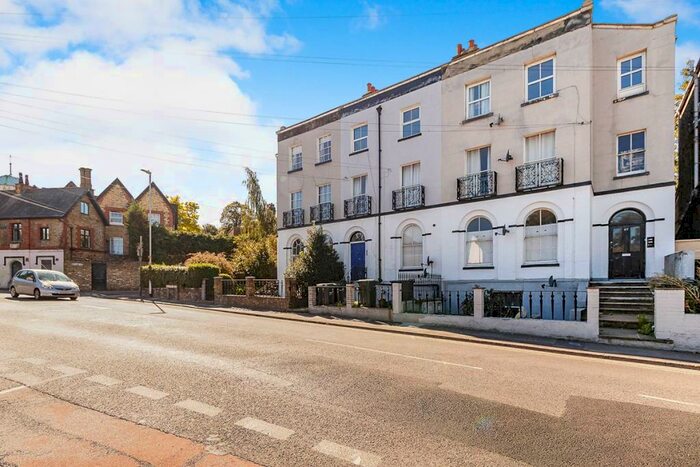 1 Bedroom Flat To Rent In Parrock Street, Gravesend, Kent, DA12