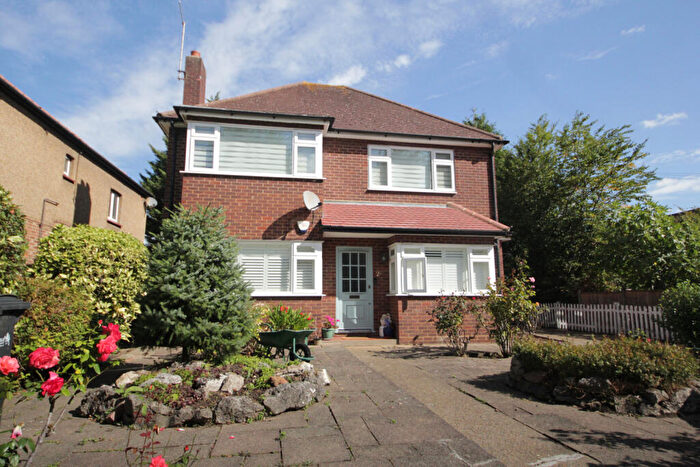 2 Bedroom Maisonette To Rent In Berry Close, N21