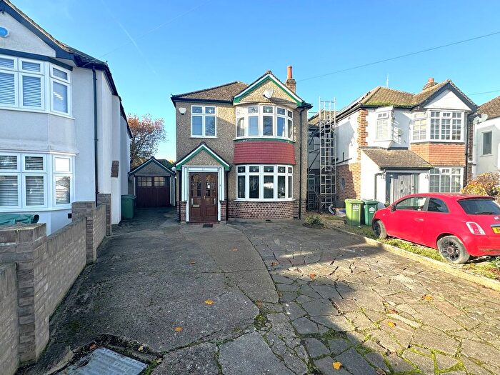 3 Bedroom Detached House For Sale In Ashview Gardens, Ashford, TW15