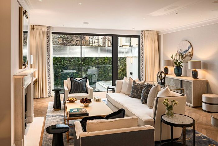 3 Bedroom Mews To Rent In Wilton Row, Knightsbridge, SW1X