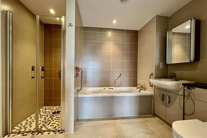 1 Bedroom Flat For Sale In New Court, Lansdown, Cheltenham, GL50