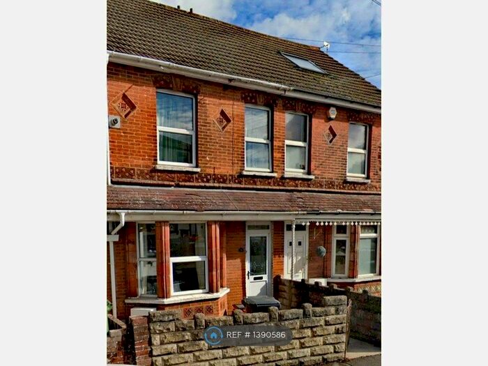 2 Bedroom Terraced House To Rent In Hunt Street, Swindon, SN1