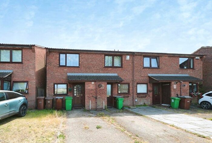 2 Bedroom End Of Terrace House For Sale In Crest View, Nottingham, Nottinghamshire, NG5