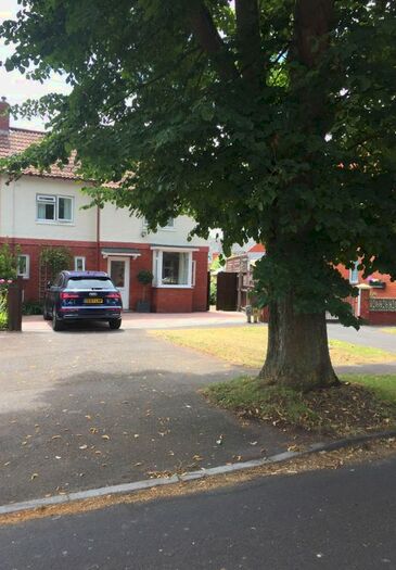 3 Bedroom Semi-Detached House To Rent In Greenway Crescent, Taunton, TA2