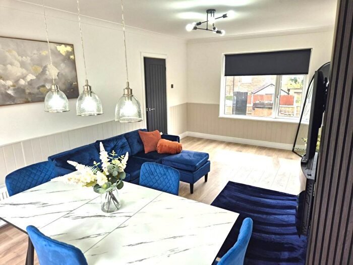 3 Bedroom Semi-Detached House To Rent In Holmewood Crescent, Nottingham, NG5