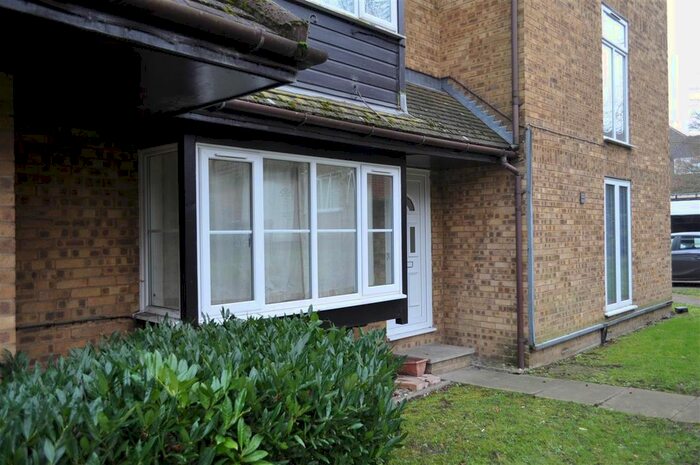 1 Bedroom Flat To Rent In Cambrian Green, Snowdon Drive, London NW9