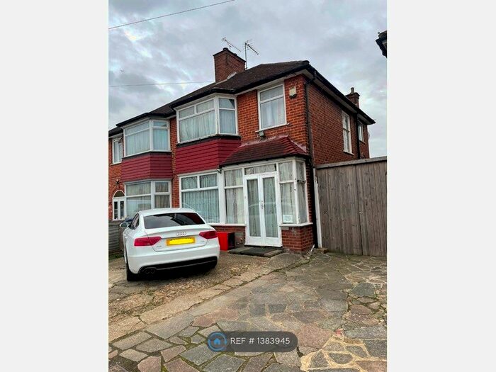3 Bedroom Semi-Detached House To Rent In Tewkesbury Gardens, London, NW9