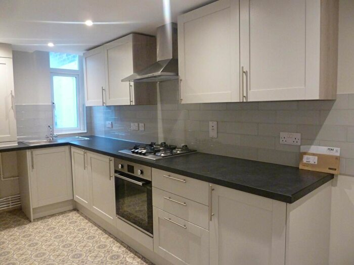 1 Bedroom Flat To Rent In Dashwood Terrace, OX16