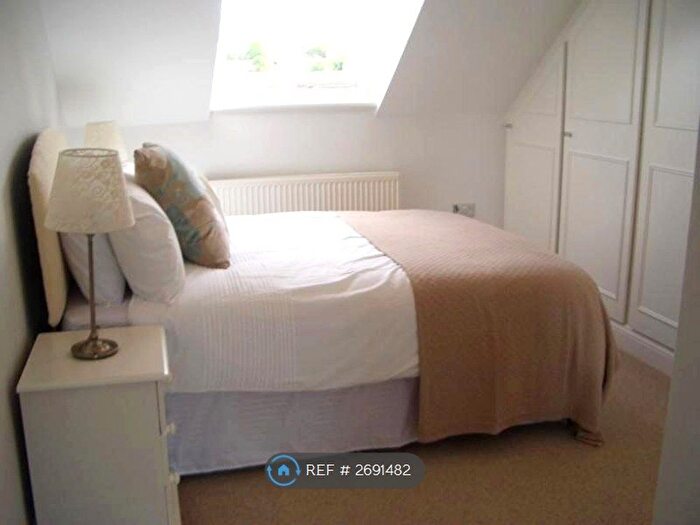 2 Bedroom Flat To Rent In Romola Road, London, SE24