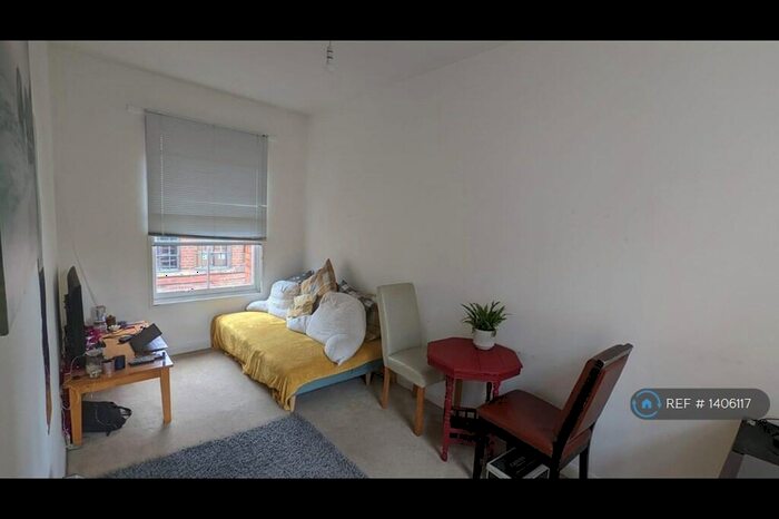 3 Bedroom Flat To Rent In Bloomsbury Court, Nottingham, NG1