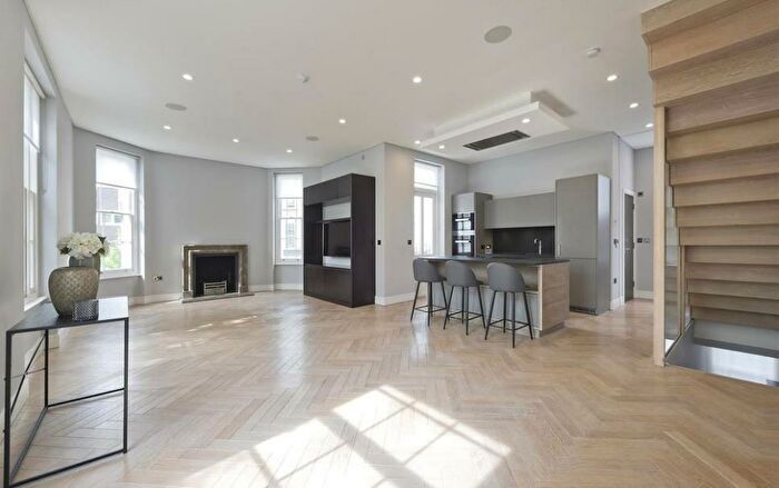 2 Bedroom Apartment To Rent In Park Road, Marylebone, London, NW1