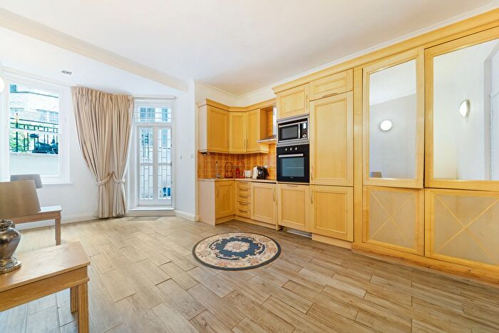 2 Bedroom Flat To Rent In Queens Gate, SW7