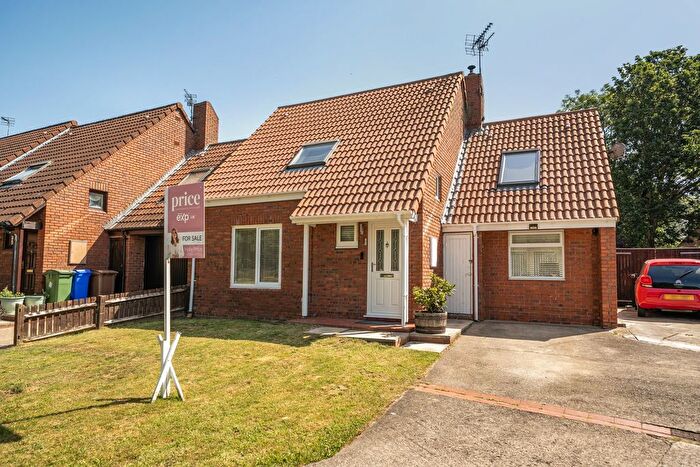 4 Bedroom Link Detached House For Sale In White Cross Way, Full Sutton, York, YO41