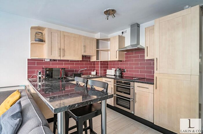1 Bedroom Flat For Sale In Cumbrian Way, Uxbridge, UB8
