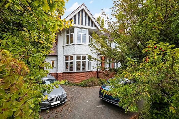2 Bedroom Flat For Sale In Russell Hill, Purley, CR8