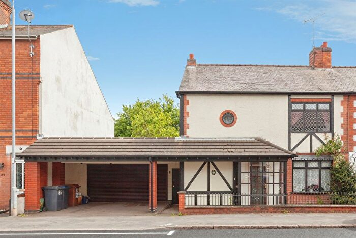 3 Bedroom Semi-Detached House For Sale In Southfield Road, Hinckley, LE10