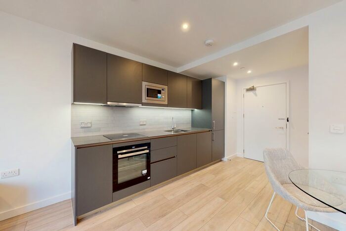 Studio To Rent In New Lion Way, London, SE17