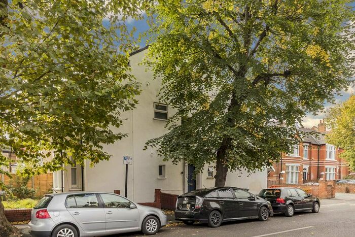 2 Bedroom Flat To Rent In Mount Park Road, London, W5