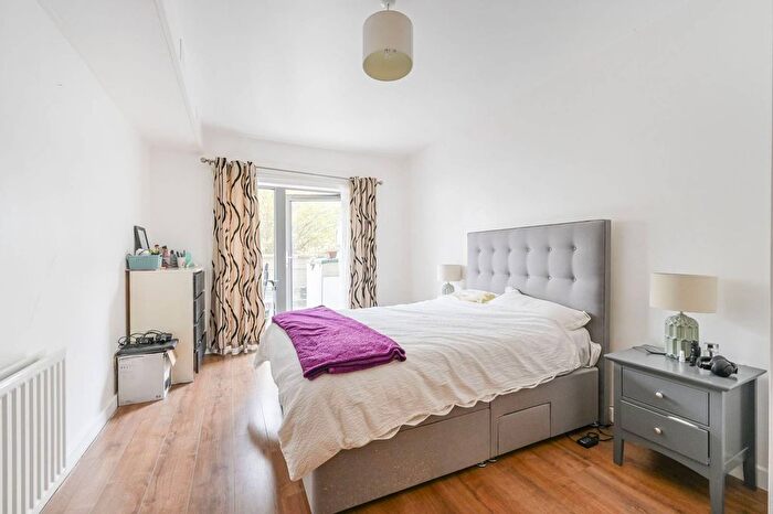 3 Bedroom Flat To Rent In Barking Road, Canning Town, London, E16