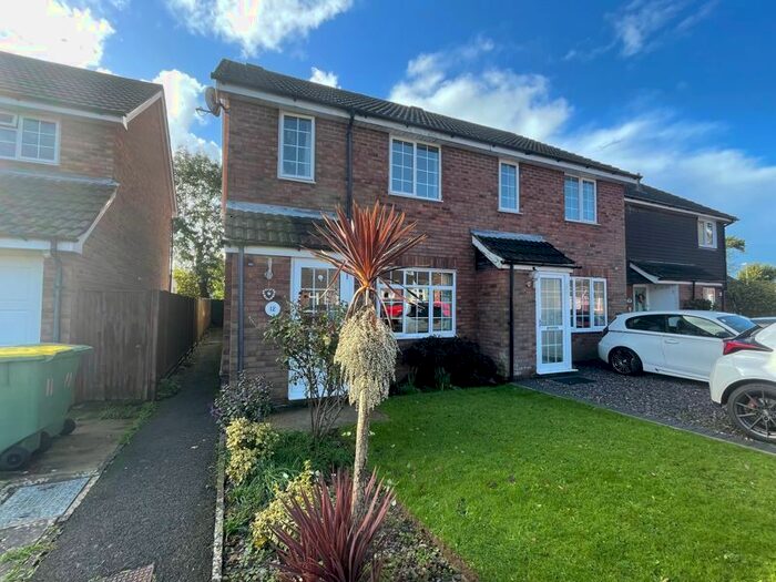 3 Bedroom Semi-Detached House To Rent In Pytchley Close, Stubbington, Fareham, PO14