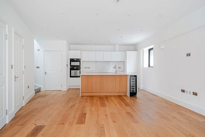 3 Bedroom Detached House To Rent In The Grove, Coulsdon, CR5
