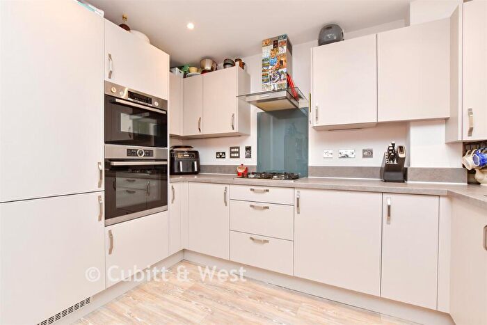 2 Bedroom Apartment For Sale In William Way, Godstone, Surrey, RH9