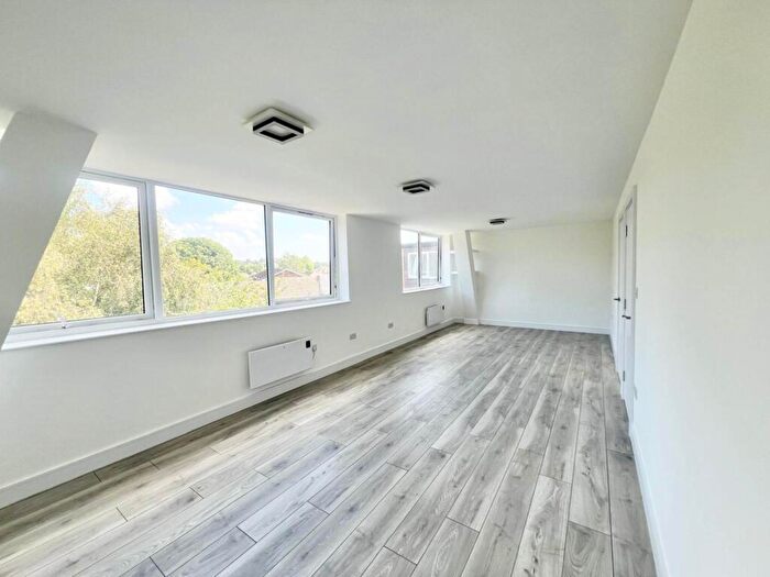 1 Bedroom Flat To Rent In Wingrave Court, Brentwood, CM14