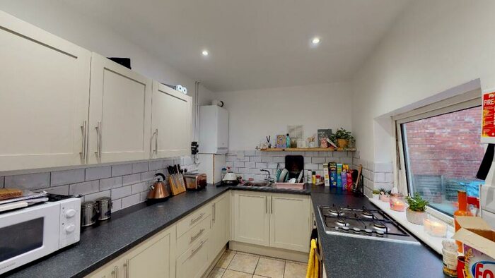 3 Bedroom Terraced House To Rent In West Parade | Student House | /, LN1