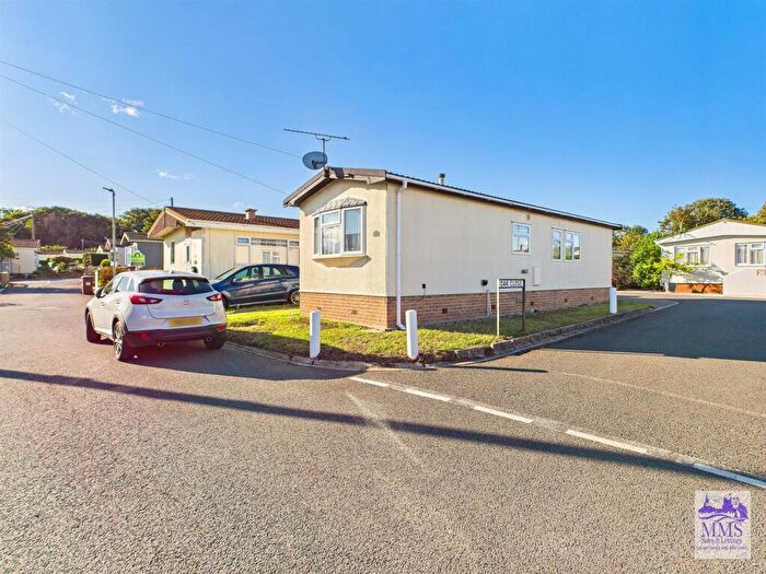 2 Bedroom Park Home For Sale In Oak Close, Vicarage Lane, Hoo, Rochester, ME3