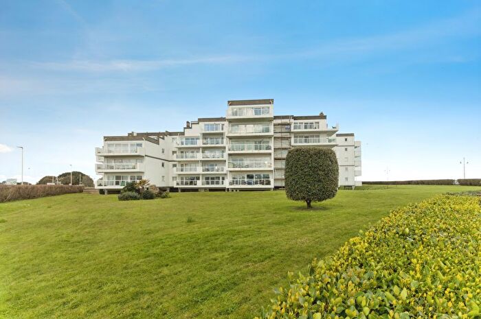 2 Bedroom Flat For Sale In Royal Parade, Eastbourne, BN22